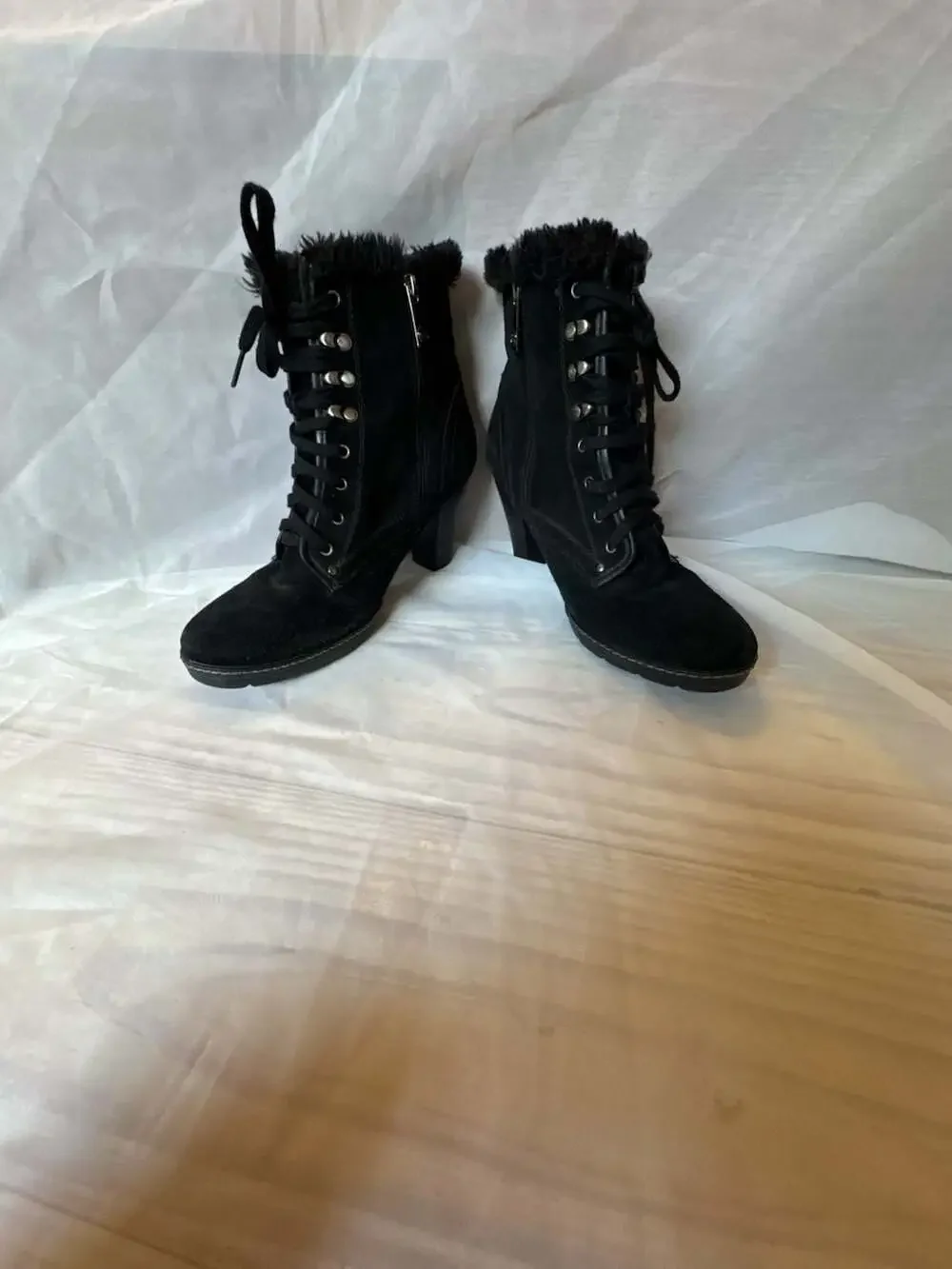 Blondo AquaProtect B4778-31 Women's Black Suede Lace-Up Ankle Boots with Faux Fu